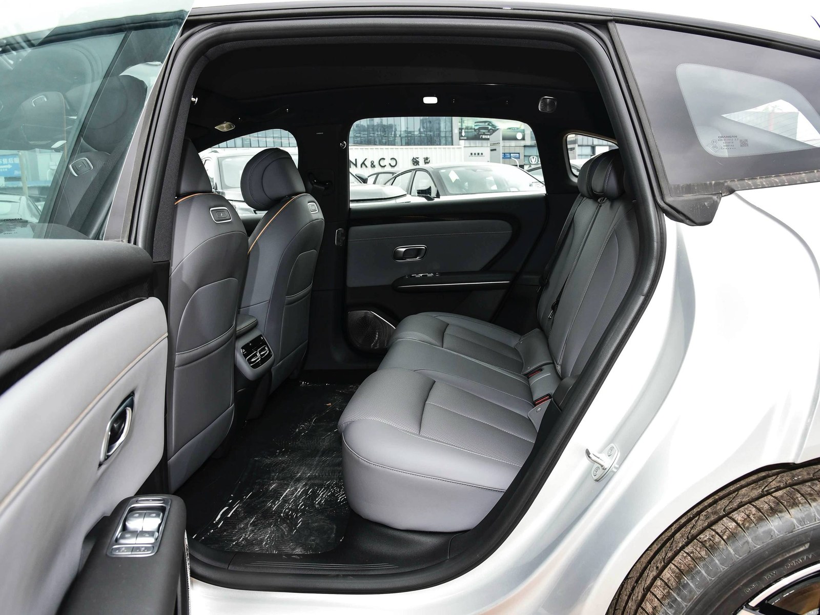 Changan Qiyuan A06 2026 гибрид, наш лот, задний ряд сидений