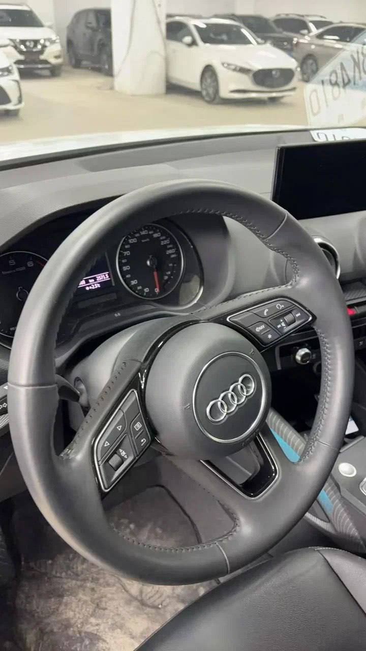Audi Q2L 2021, наш лот, общий план на стоянке у дилера в Китае (6/6)