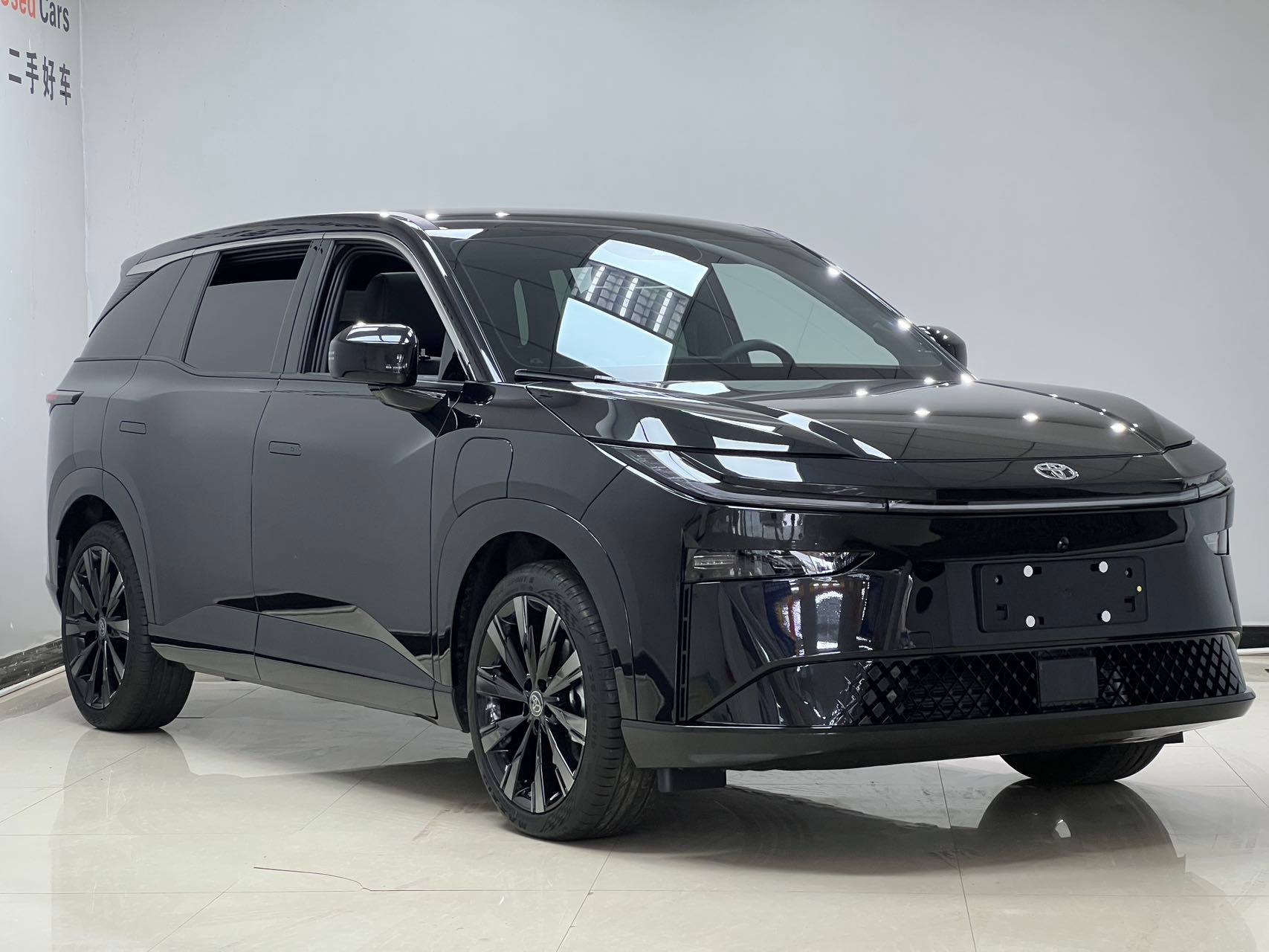 Toyota bZ3X 2025, лот из Китая (2/6)