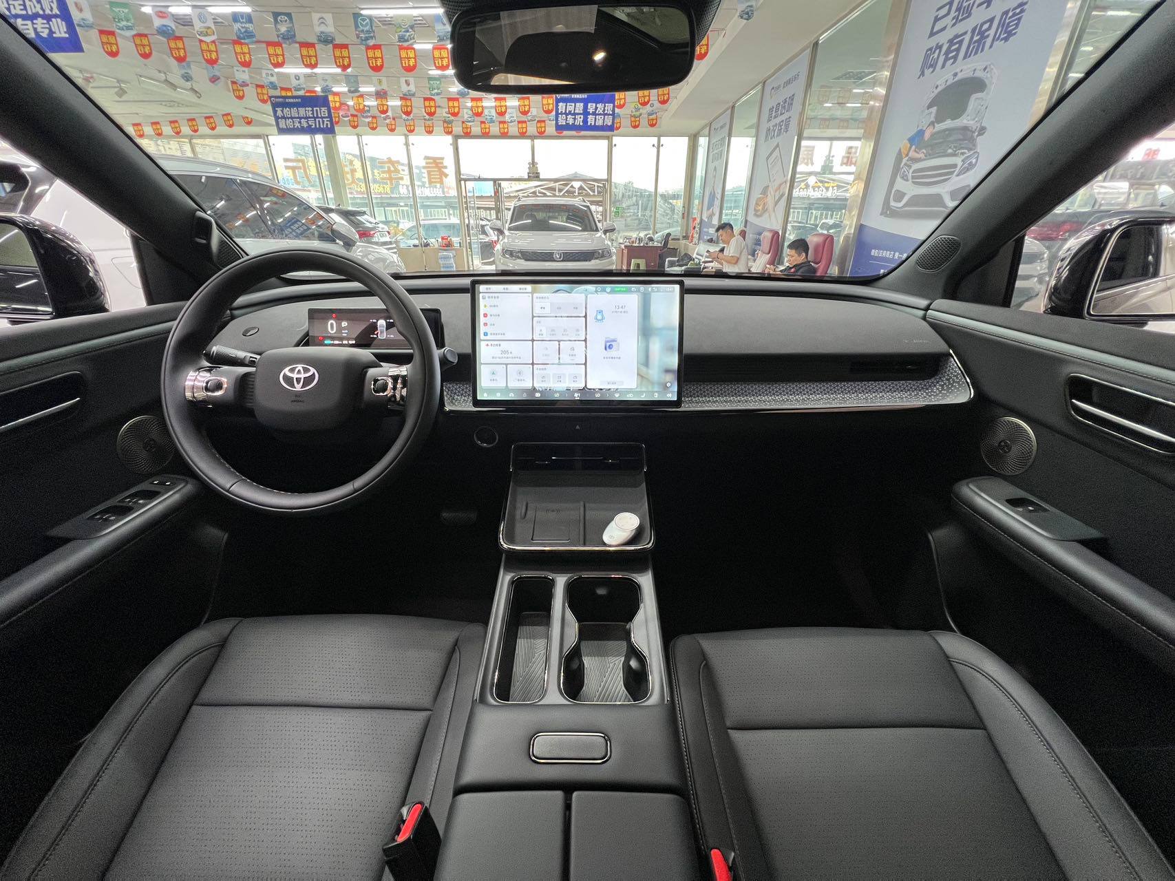 Toyota bZ3X 2025, лот из Китая (5/6)