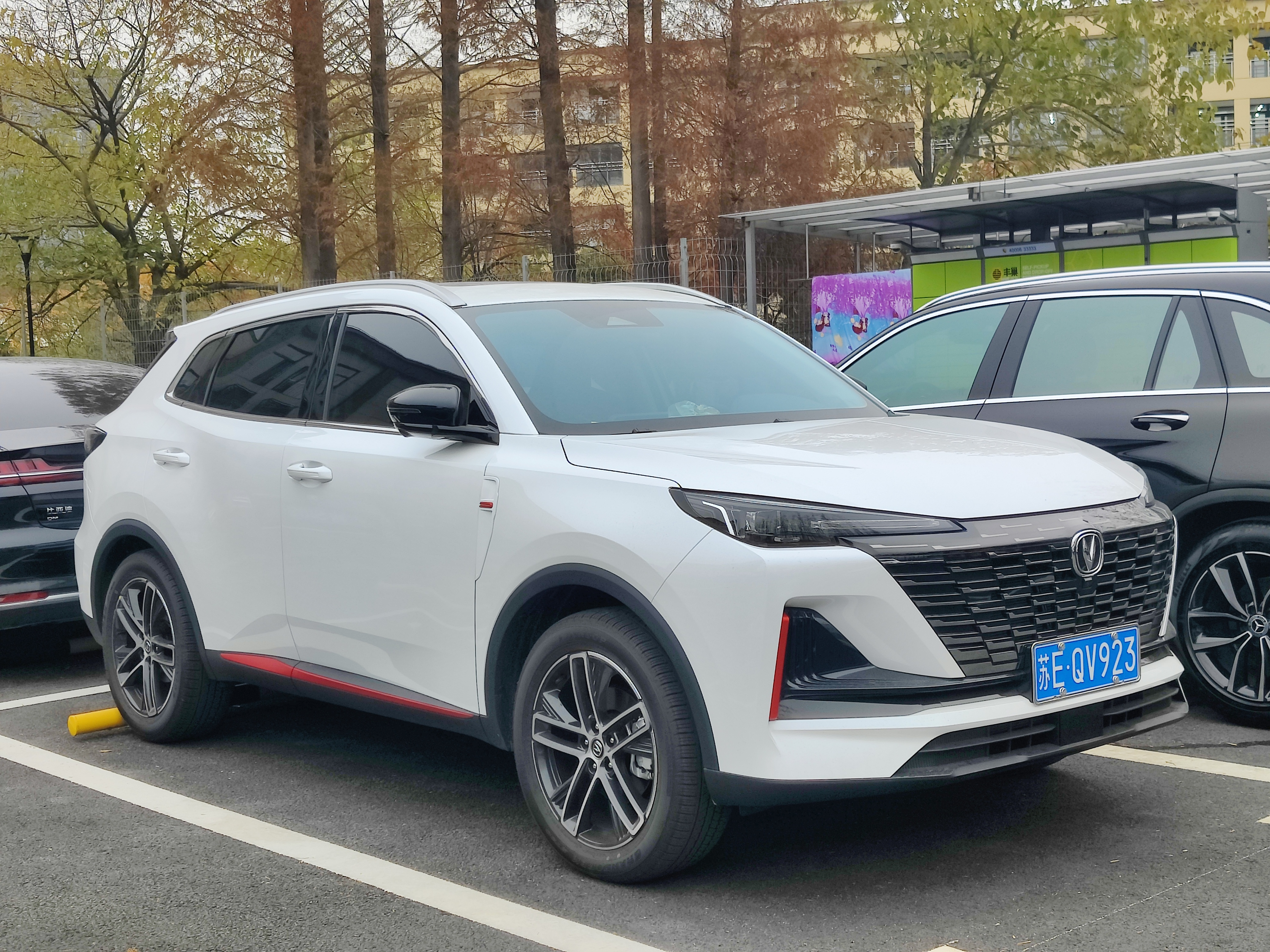Changan CS55 Plus сбоку в профиль, реальное фото