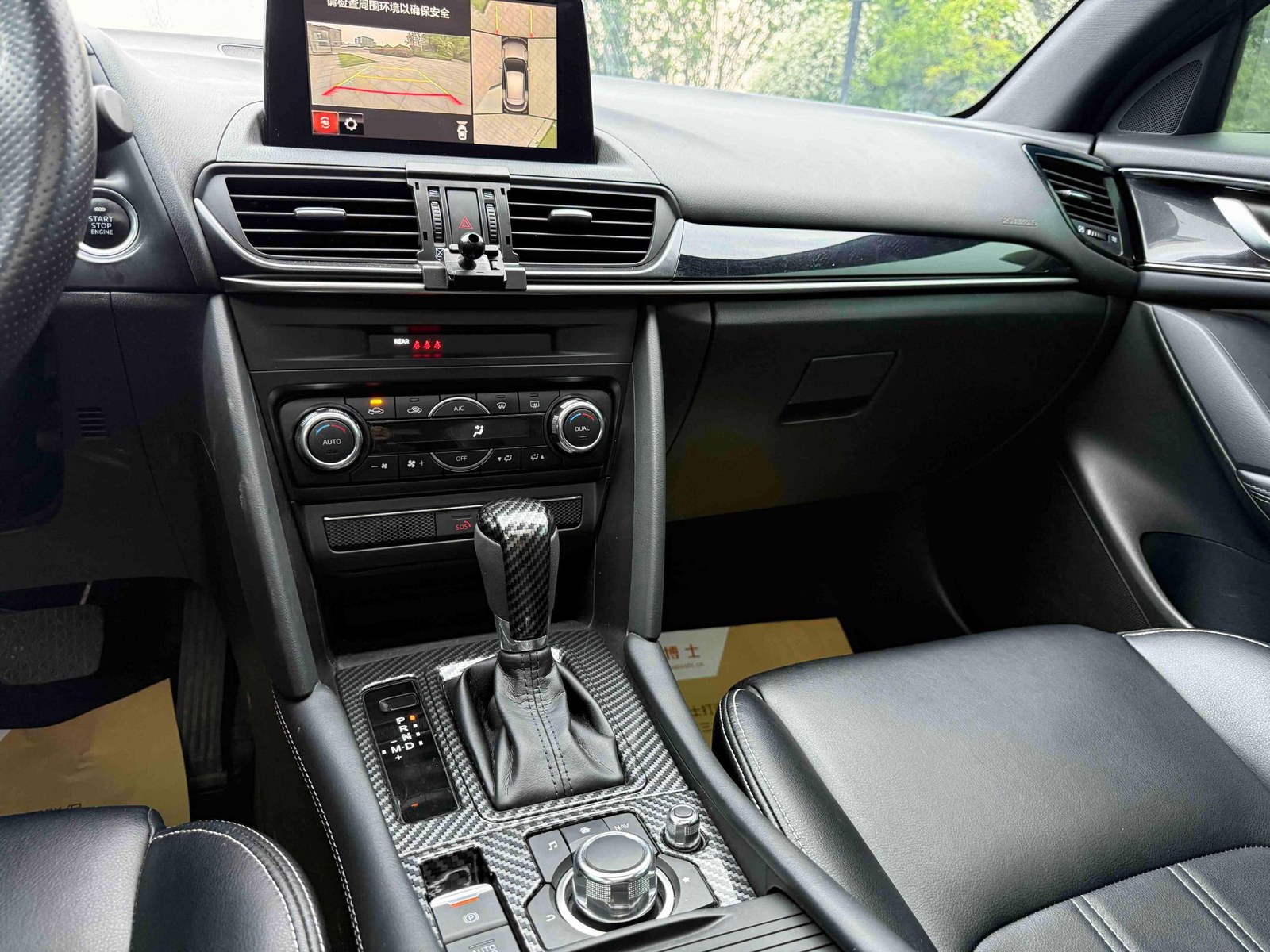 Mazda CX-4 2023, наш лот, центральная консоль и селектор автомата