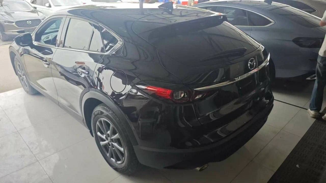 Mazda CX-4 2023, наш лот, корма и купейная линия крыши