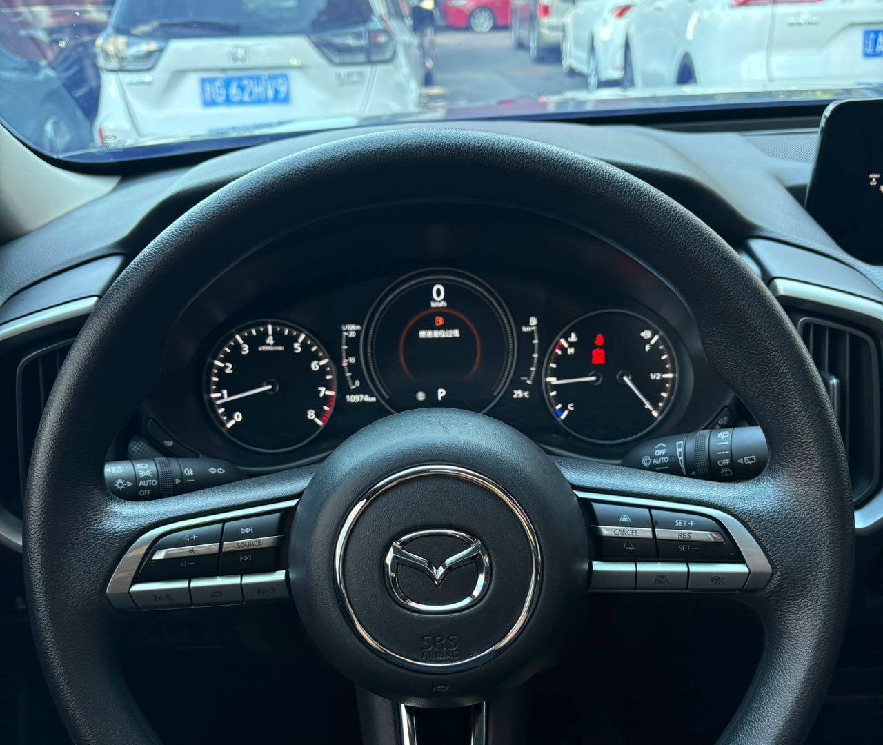 Mazda CX-50 2023, наш лот, приборная панель с пробегом 10 974 км