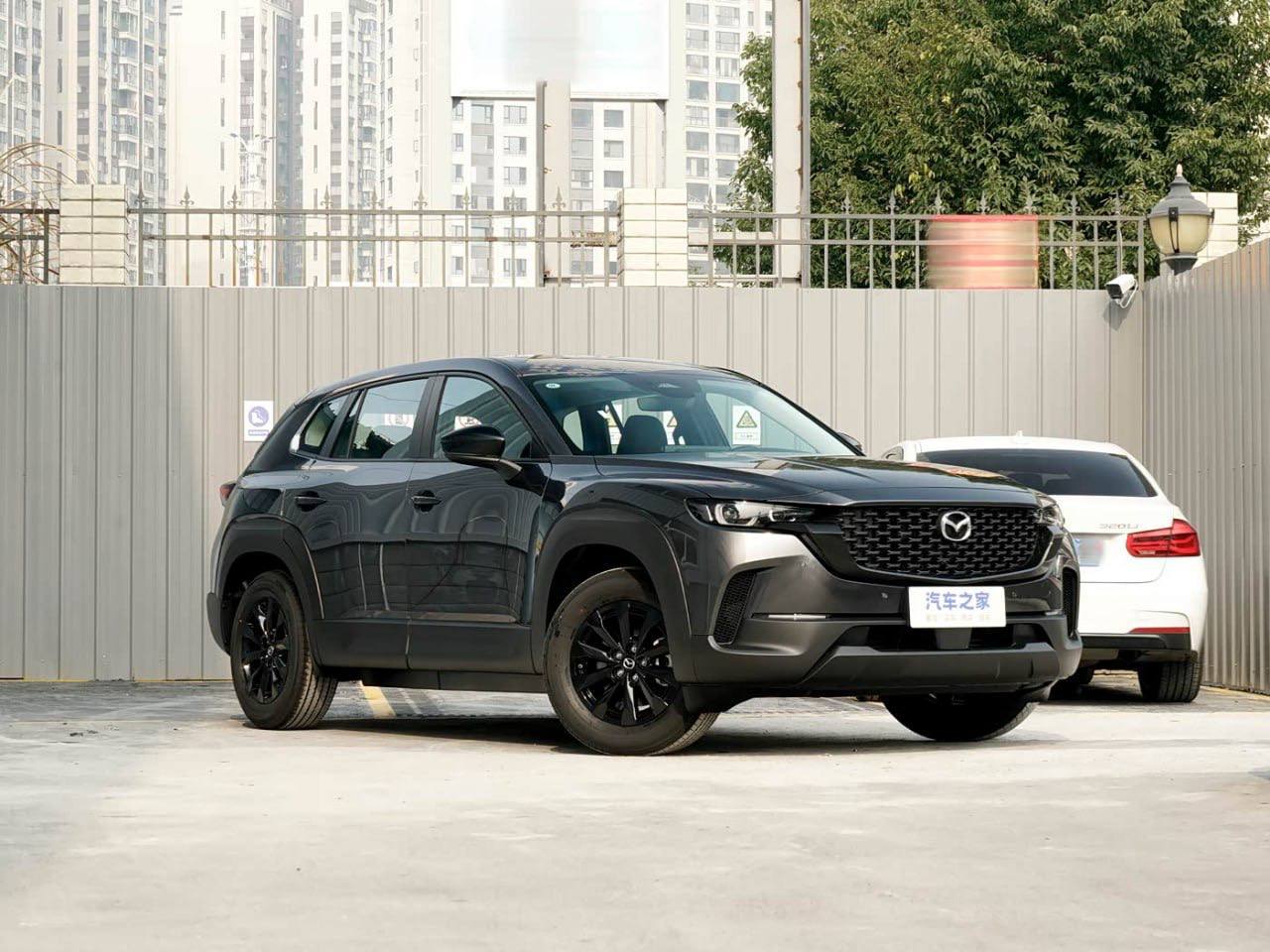 Новая Mazda CX-50 2026, наш лот, вид спереди 3/4
