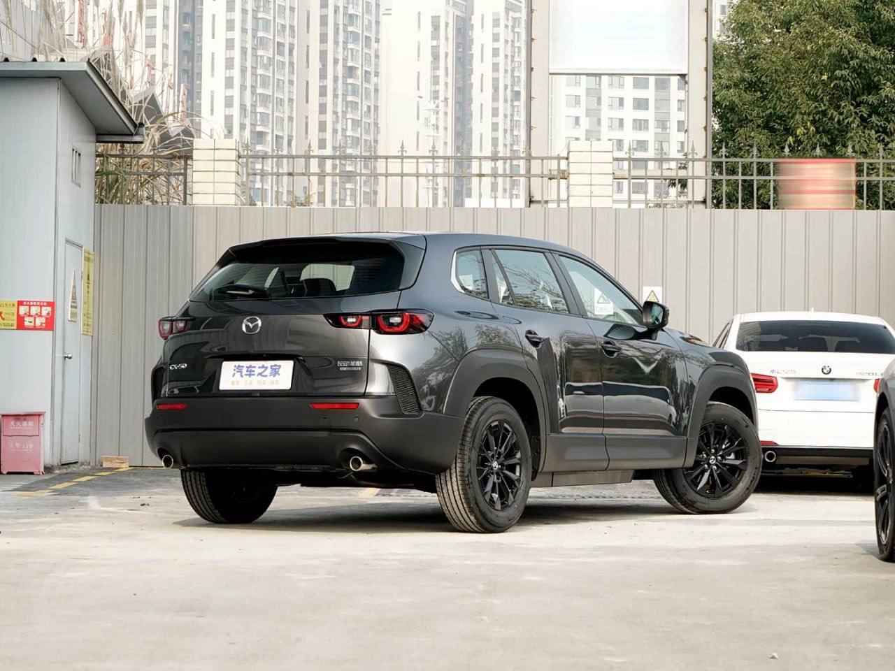 Новая Mazda CX-50 2026, наш лот, вид сзади