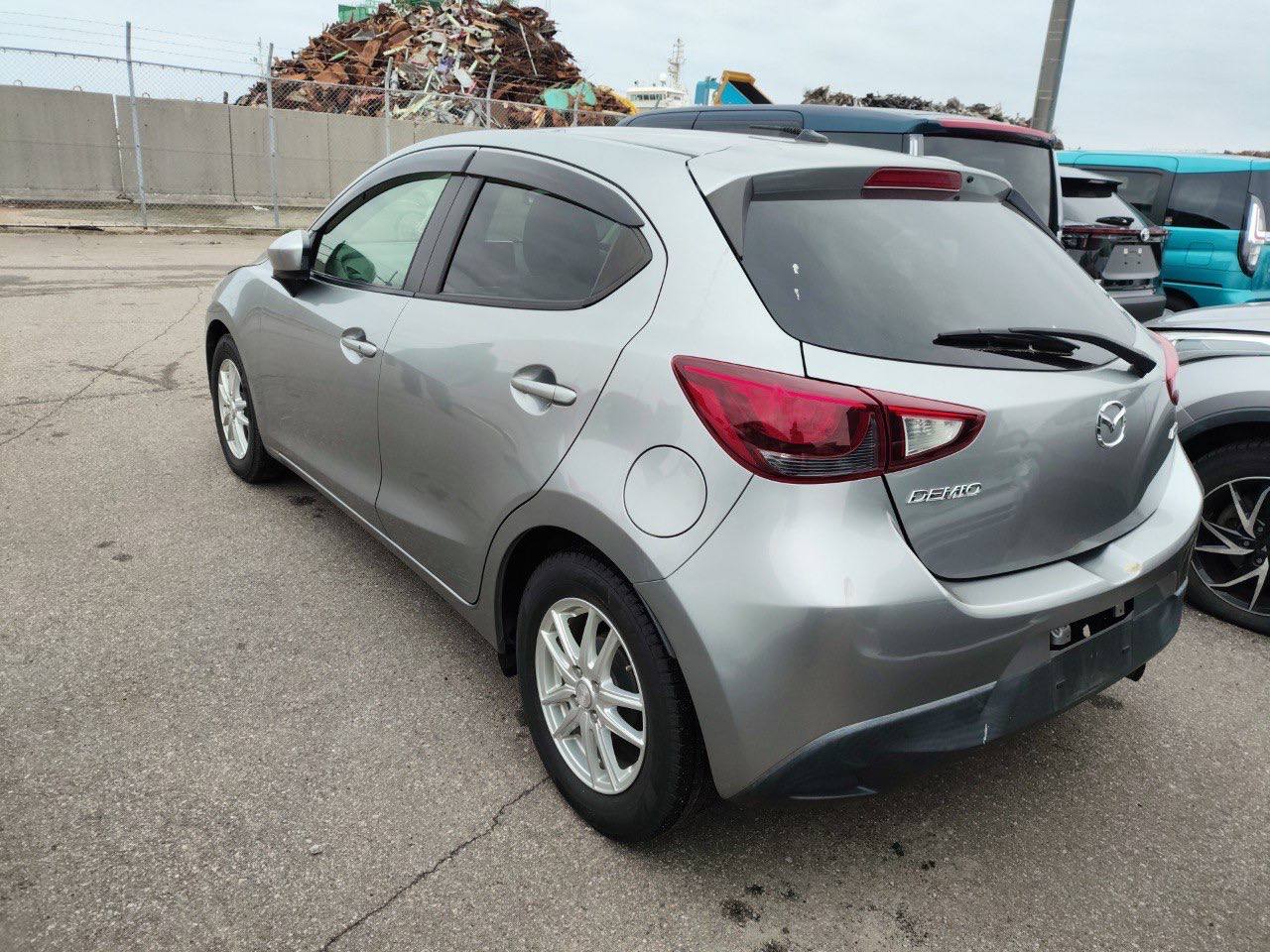 Mazda Demio 13S из Японии, 2015, наш лот (3/6)