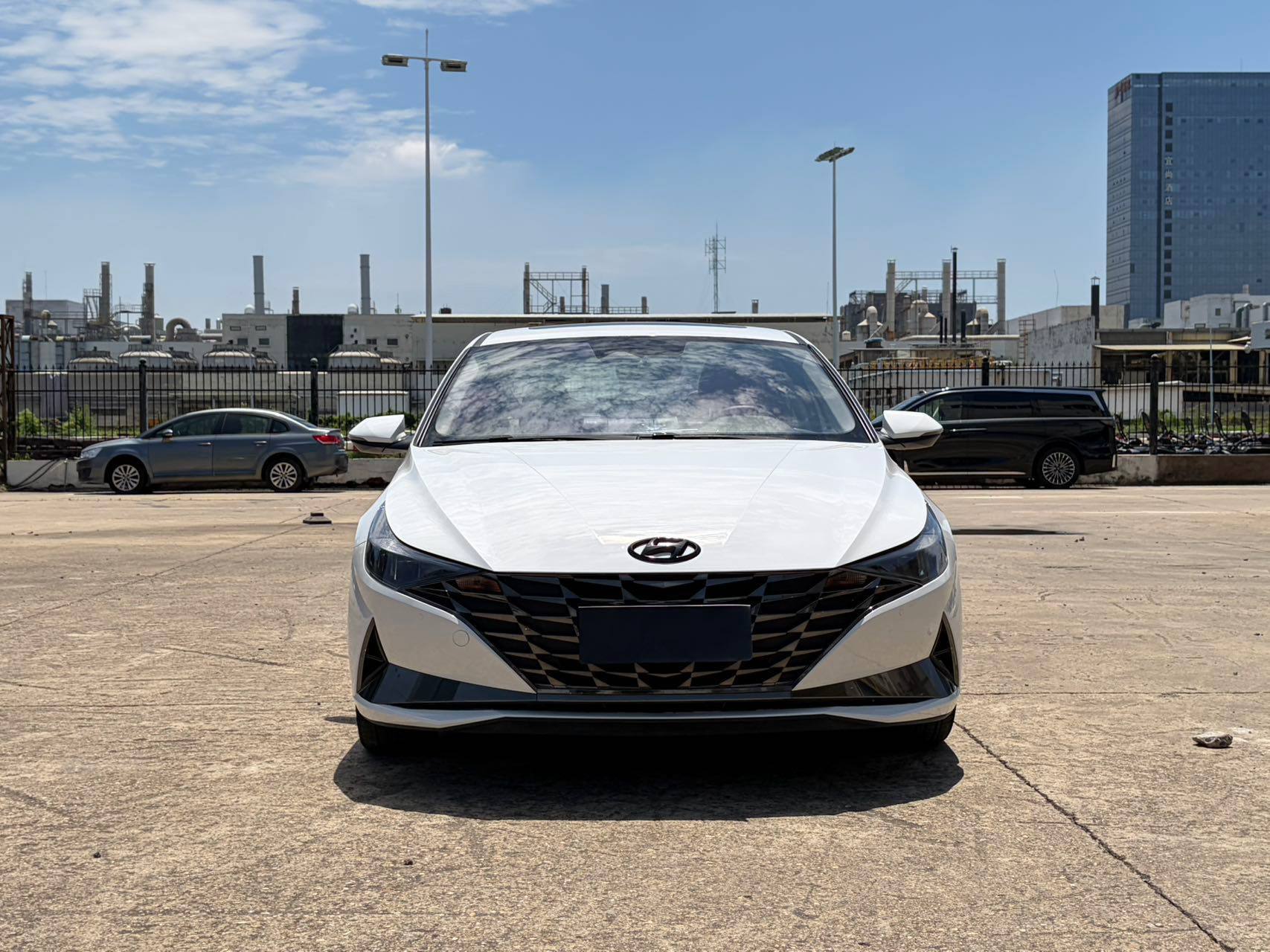 Hyundai Elantra 2022 из Китая, наш лот (2/6)