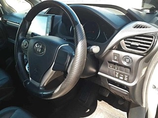 Toyota Esquire Gi 2016, лот, руль и кнопки