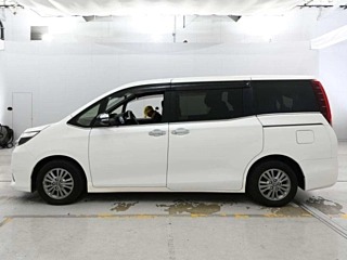 Toyota Esquire Gi 2016, лот, сбоку