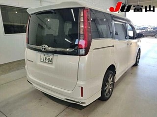 Toyota Esquire Gi 4WD 2016, лот, сзади 3/4