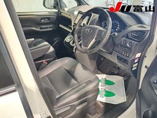 Toyota Esquire Gi 4WD 2016, лот, водительское место