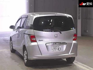 Honda Freed Spike 2015, лот, сзади 3/4