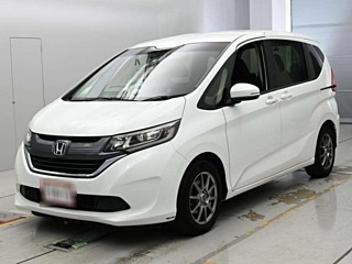 Honda Freed GB5 2017, лот, спереди 3/4