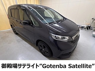 Honda Freed GB5 Black Style 2023, лот, спереди 3/4
