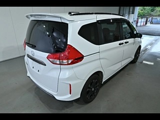Honda Freed Crosstar 4WD 2023, лот, сзади 3/4