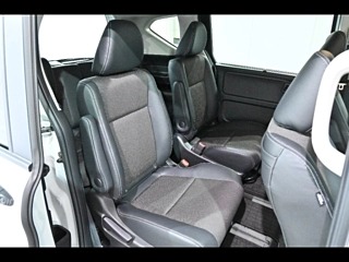 Honda Freed Crosstar 4WD 2023, лот, второй ряд