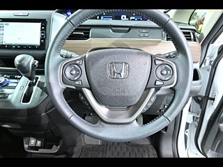 Honda Freed Crosstar 4WD 2023, лот, руль