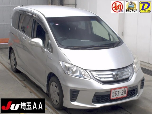 Honda Freed Hybrid GP3 2014, лот, спереди 3/4