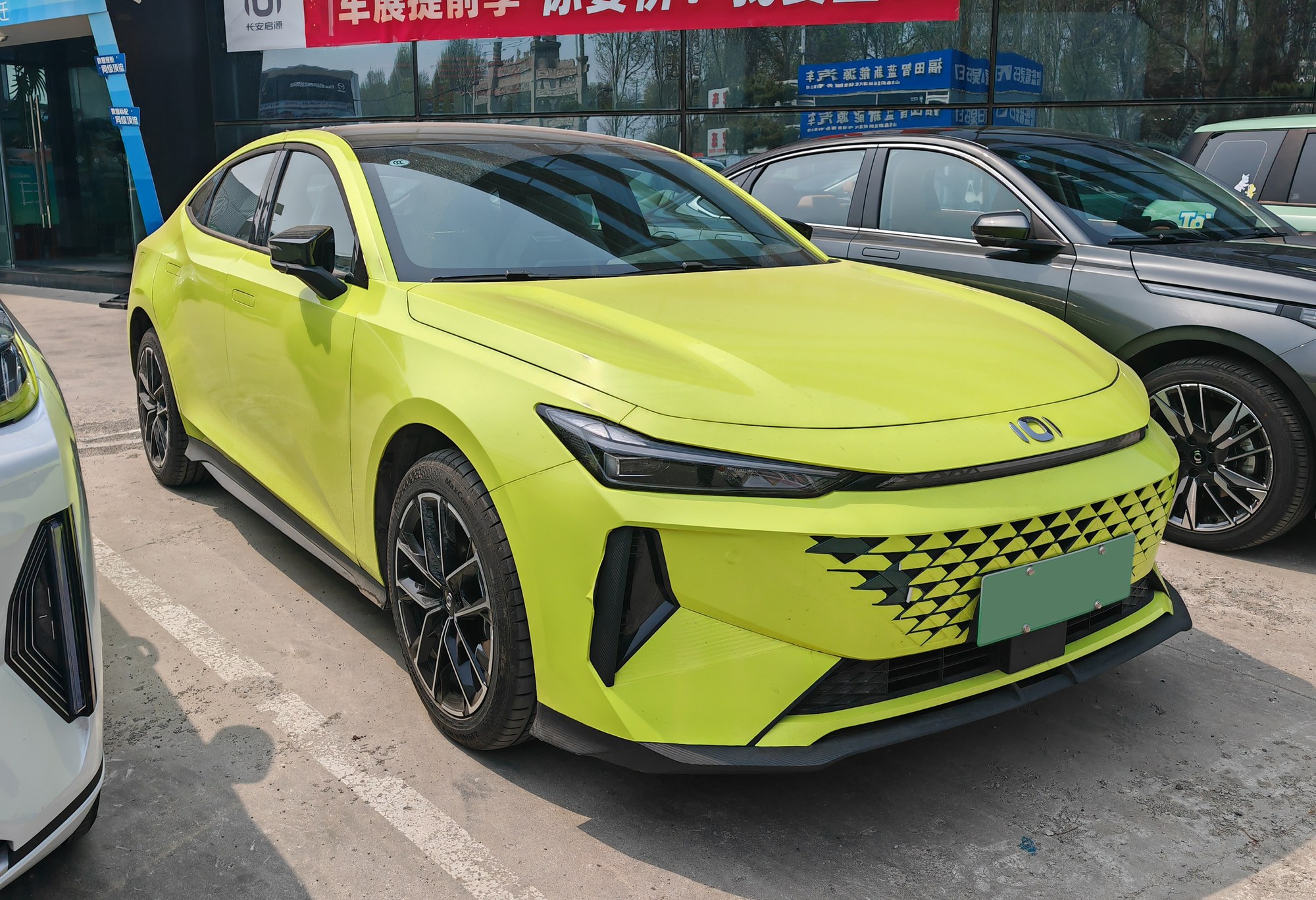 Changan Qiyuan A06, фастбэк-седан с последовательной гибридной установкой