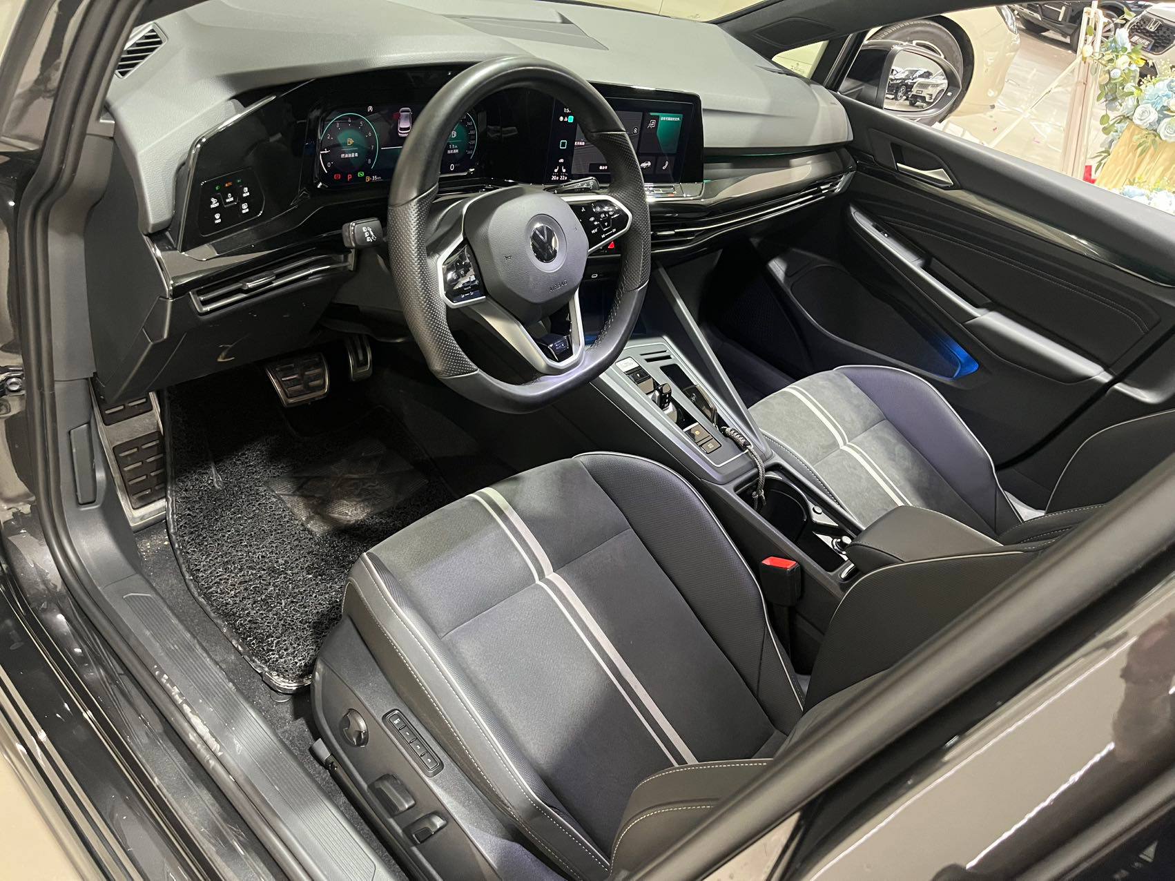 Volkswagen Golf 8 R-Line из Китая, 2022, наш лот (3/12)