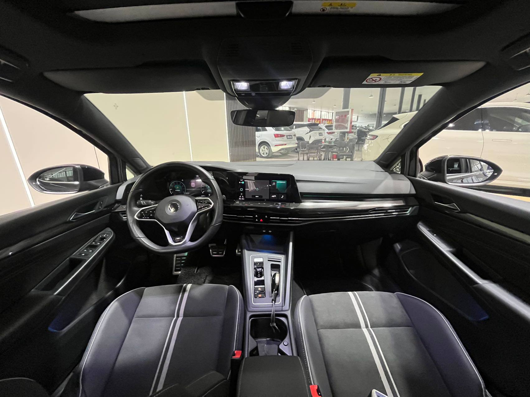 Volkswagen Golf 8 R-Line из Китая, 2022, наш лот (4/12)