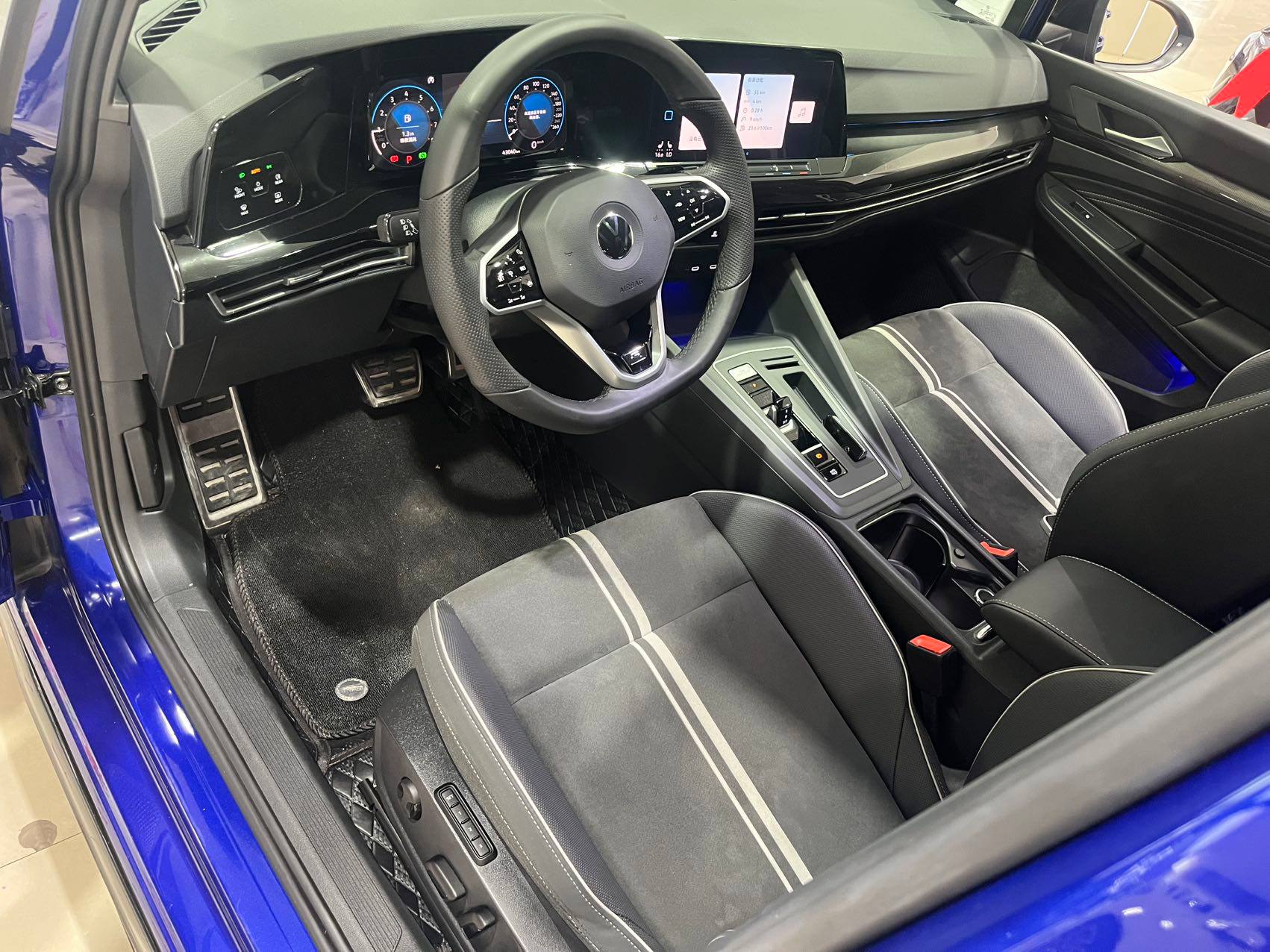 Volkswagen Golf 8 R-Line из Китая, 2022, второй лот (3/12)