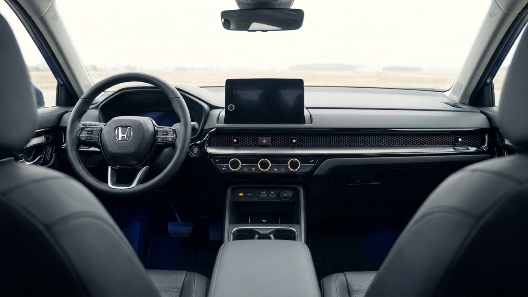 Общий план салона Honda CR-V шестого поколения: физические кнопки климата и подогревов на центральной консоли