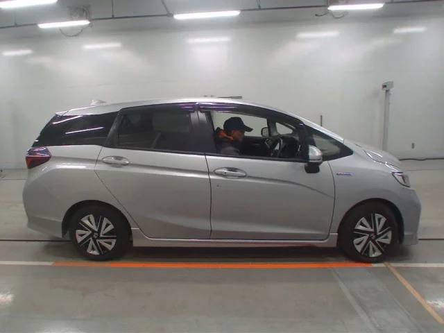 Honda Shuttle гибрид 2022, наш лот из Японии (4/6)