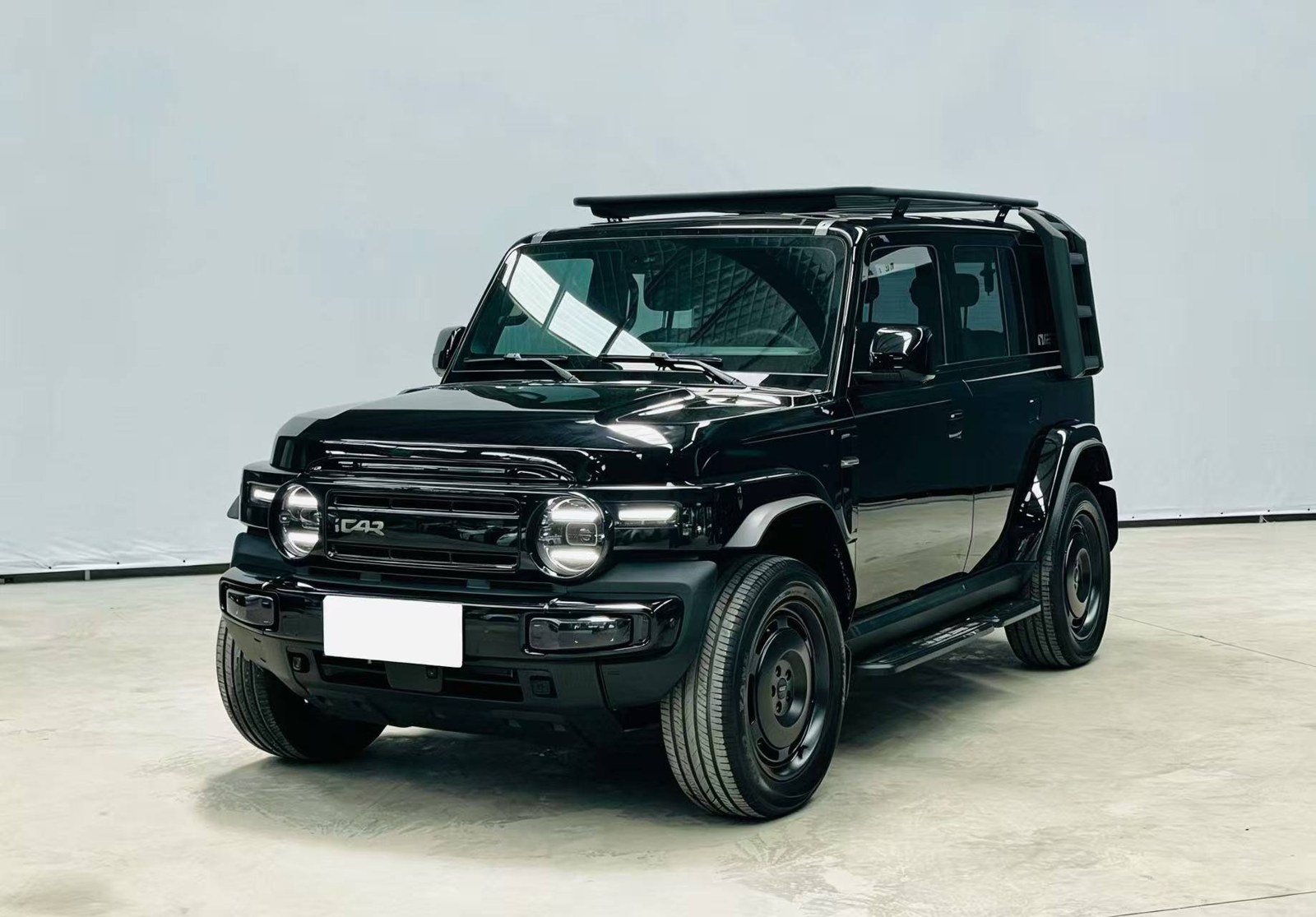 iCar V23 чёрный, наш лот, спереди 3/4