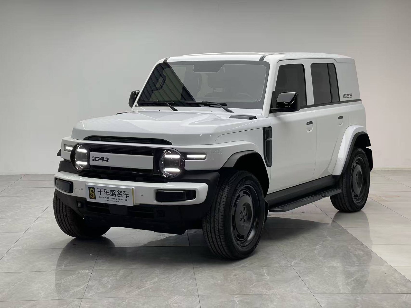 iCar V23 белый, наш лот, спереди 3/4