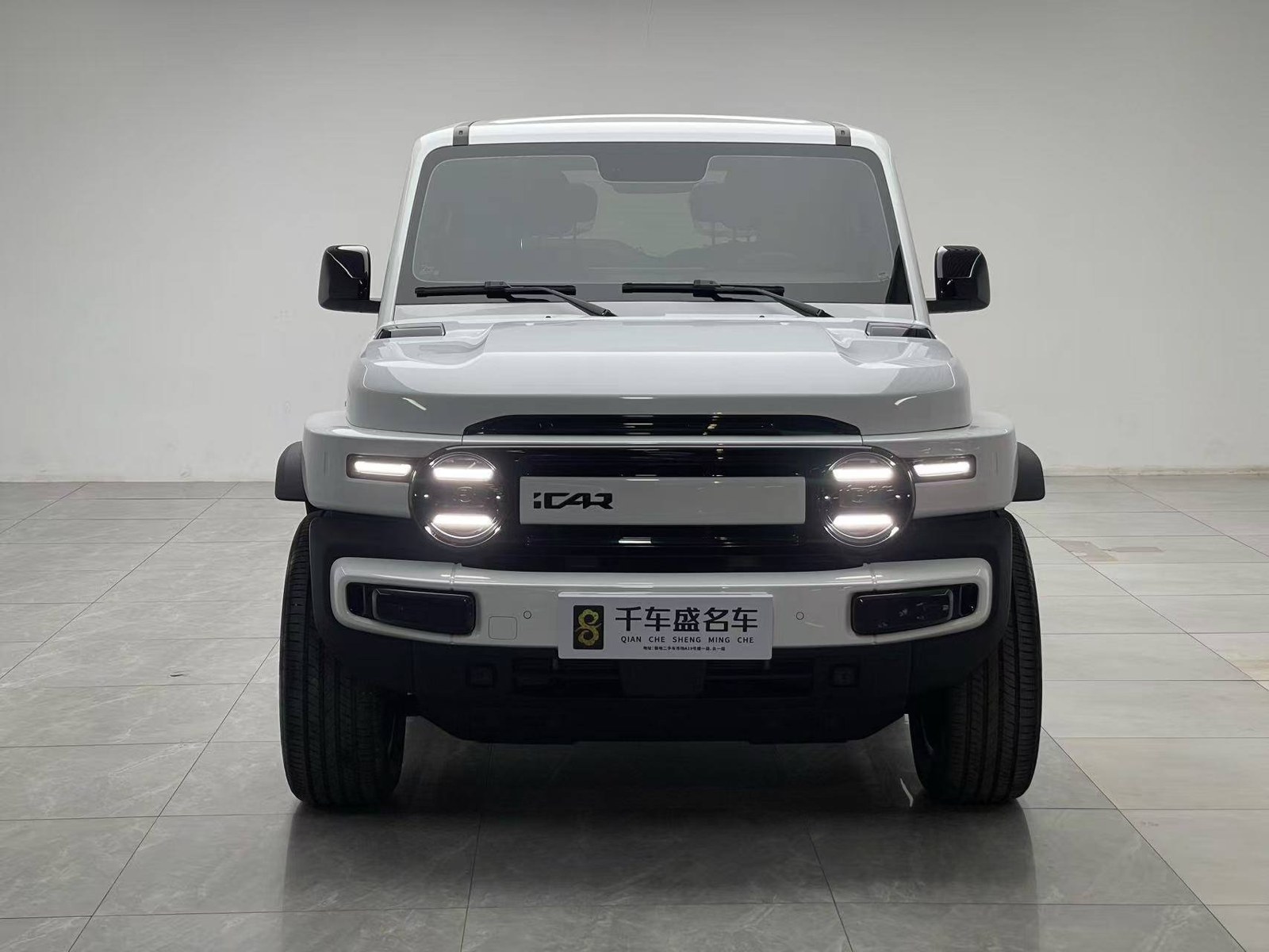 iCar V23 белый, наш лот, спереди