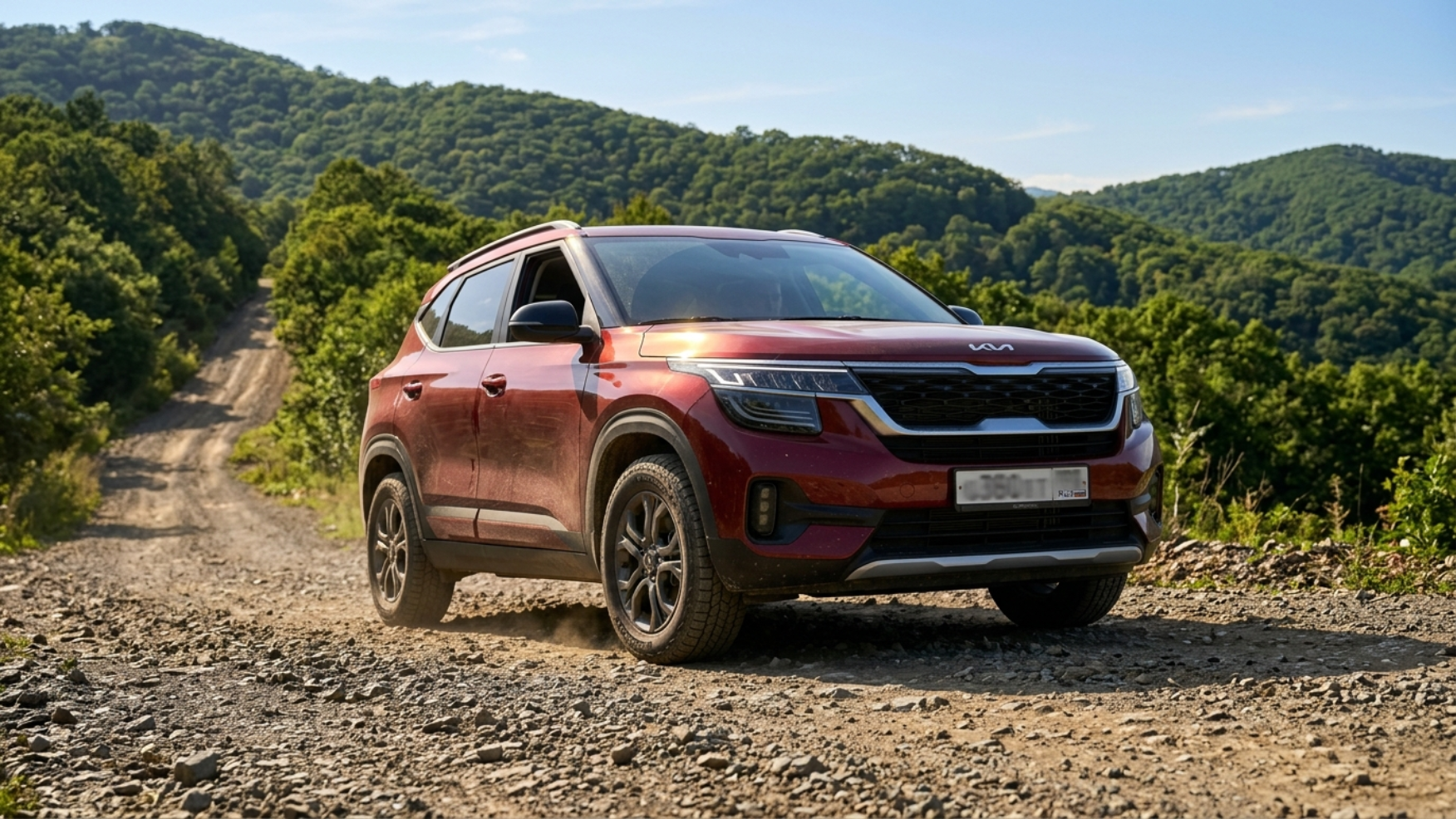 Kia Seltos на гравийной дороге у сопок, высокий клиренс в деле