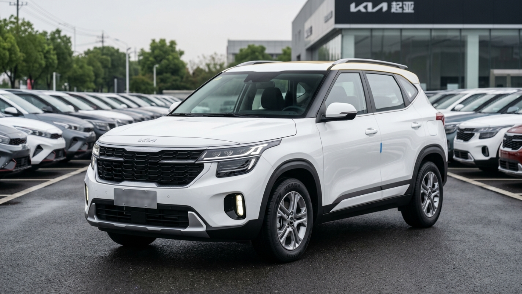 Новый Kia Seltos из Китая на стоянке дилера, приёмка перед отправкой