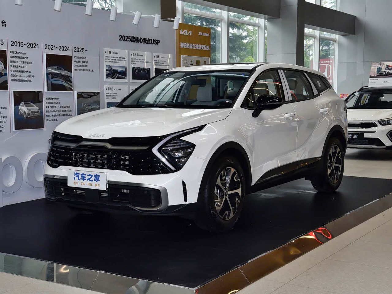 Новый Kia Sportage 1.5T из Китая, 2025, вид спереди 3/4 (1/6)