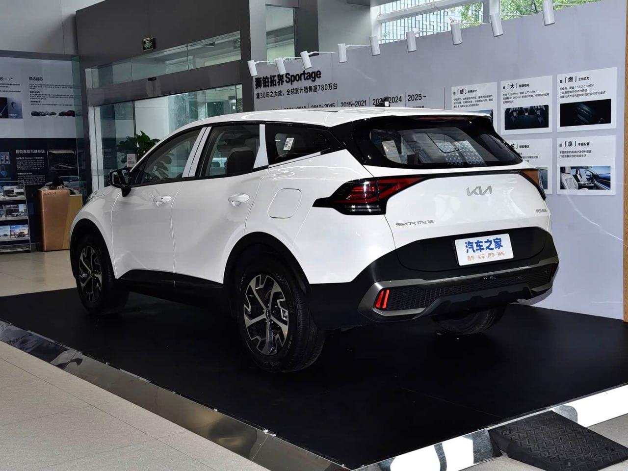 Новый Kia Sportage 1.5T из Китая, 2025, вид сбоку (2/6)