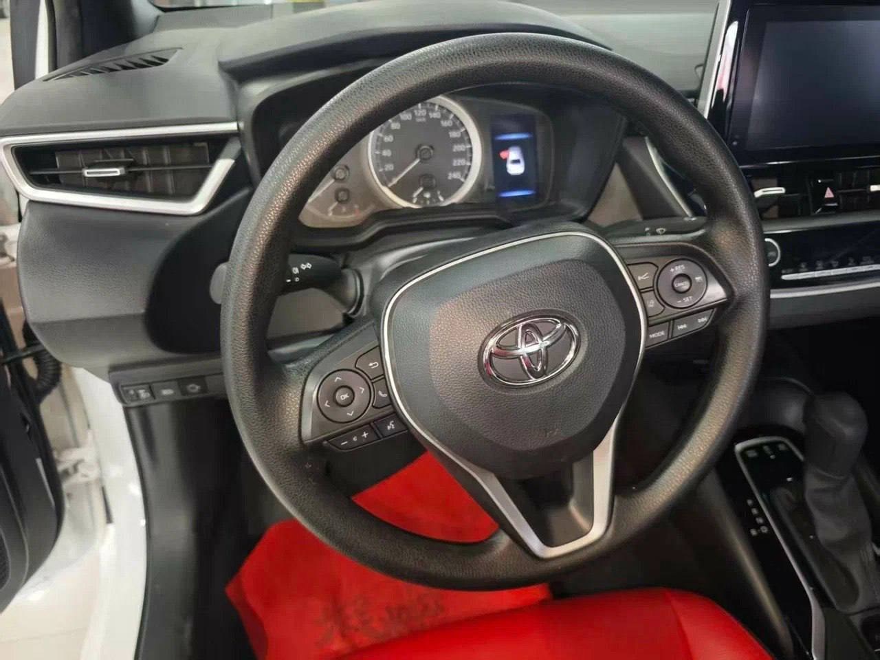 Toyota Levin Hybrid 2022, наш лот, руль и приборка