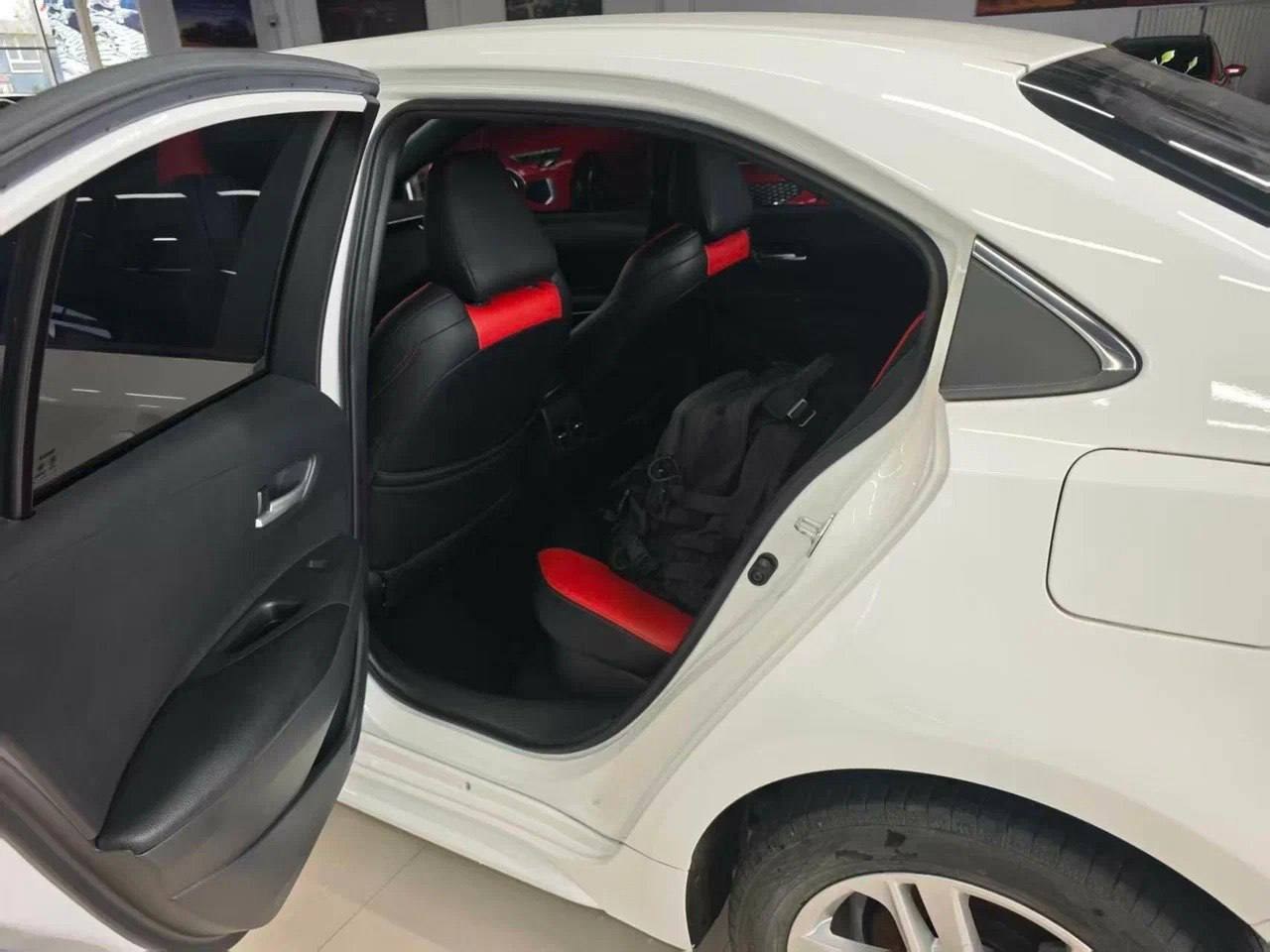 Toyota Levin Hybrid 2022, наш лот, задний ряд