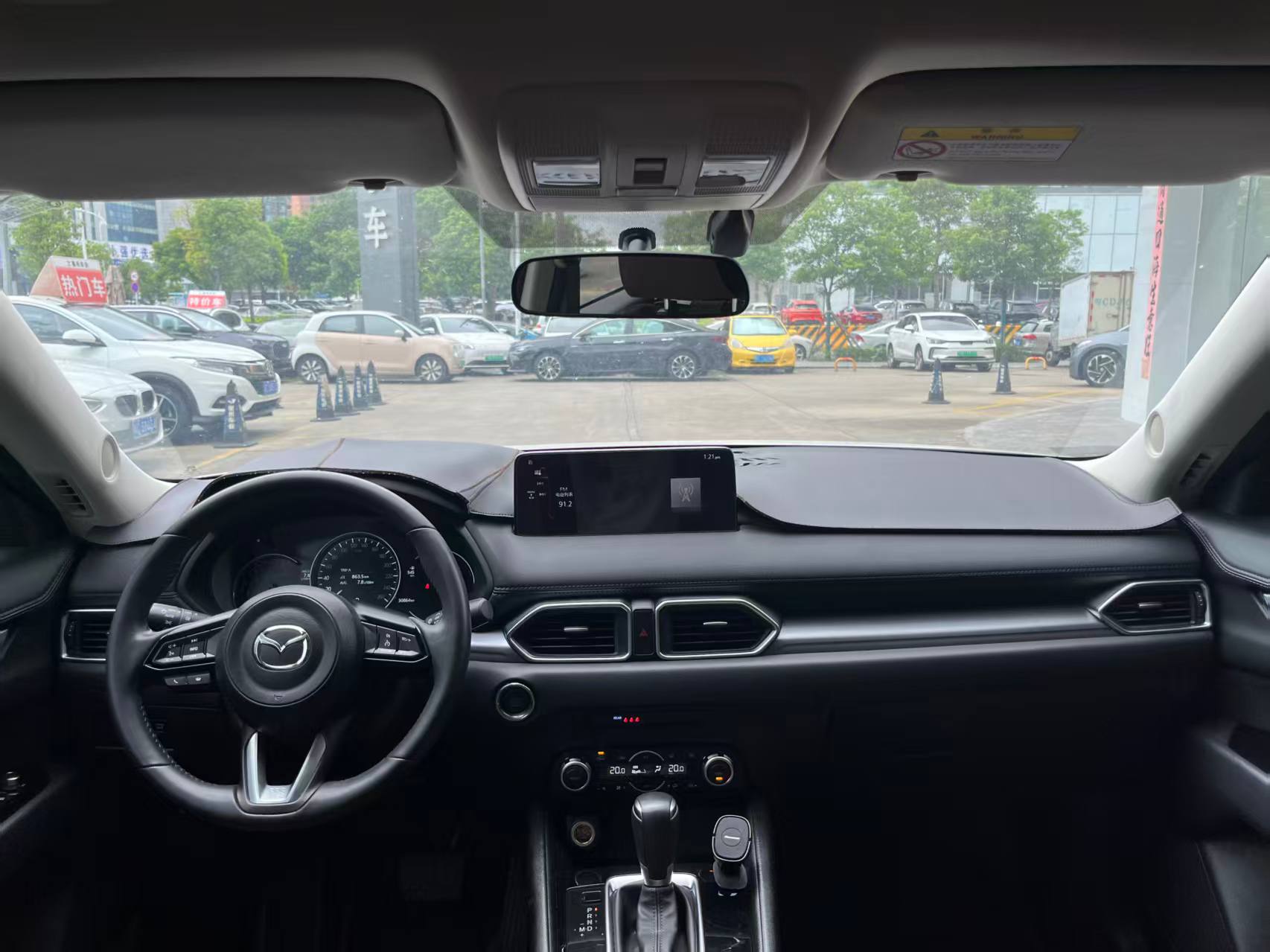 Приборная панель и мультимедиа Mazda CX-5, одометр около 30 тысяч км (3/6)