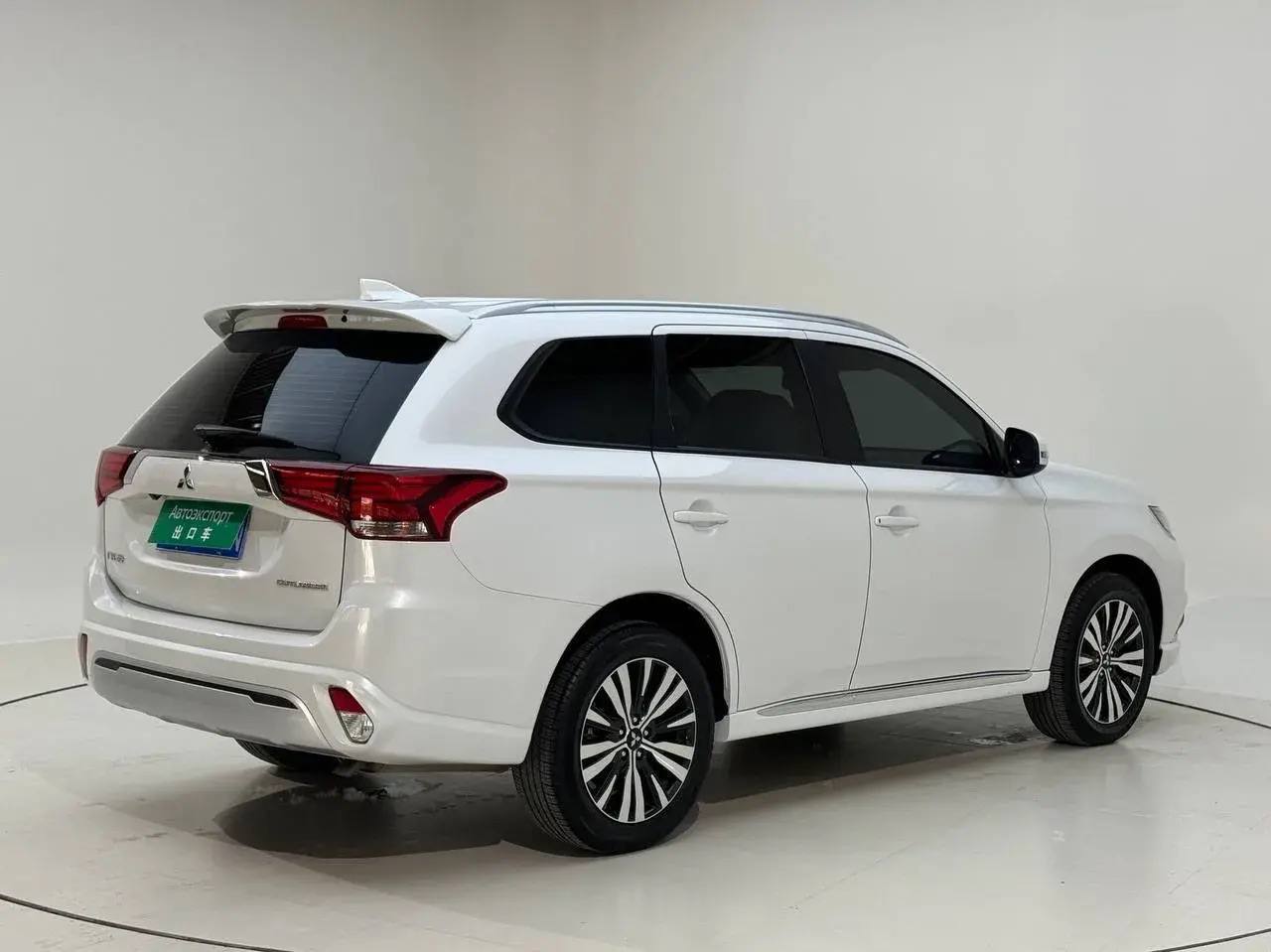 Mitsubishi Outlander Comfort 7 мест из Китая, наш лот (2/6)