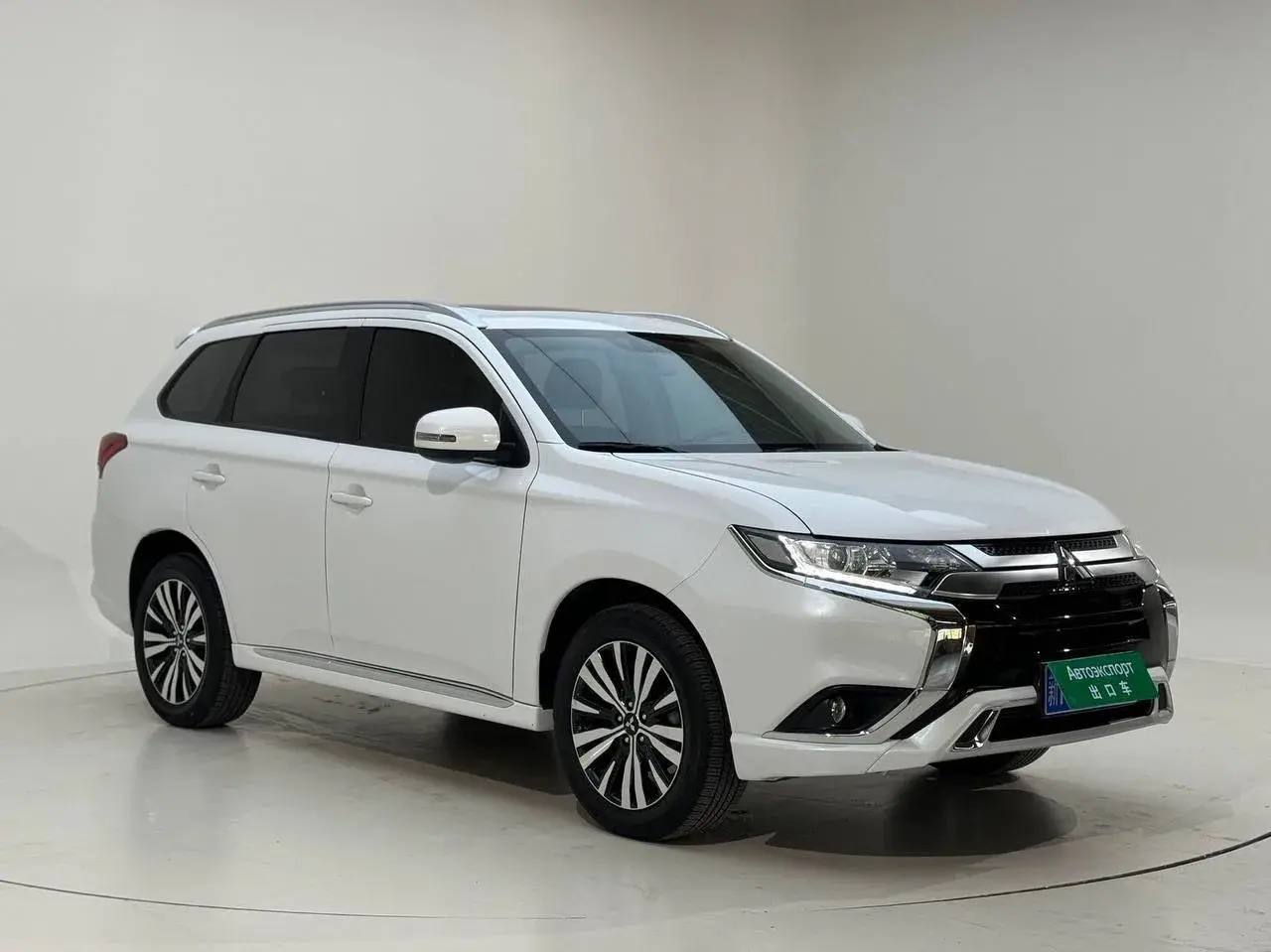 Реальный лот Mitsubishi Outlander, семиместная версия
