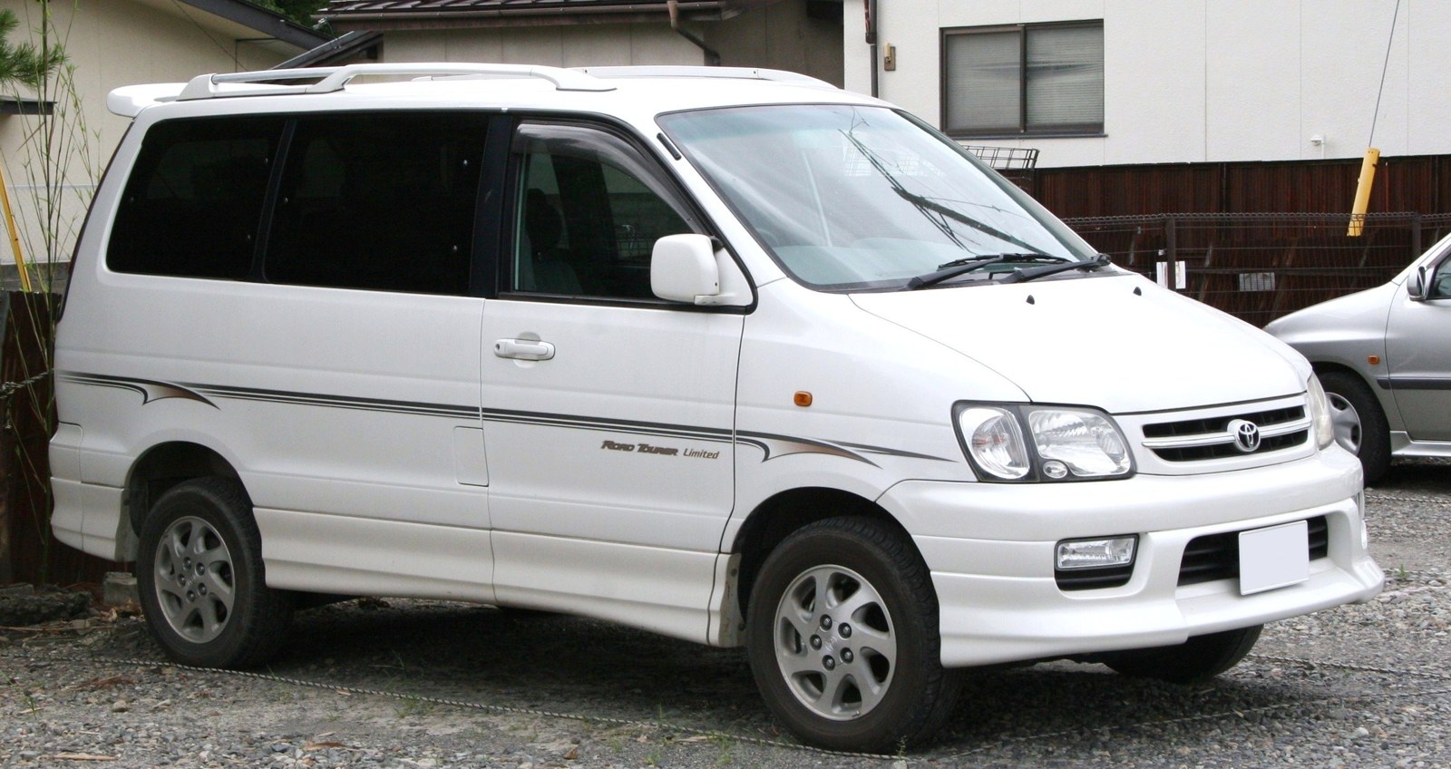 Town Ace Noah 1996–2001