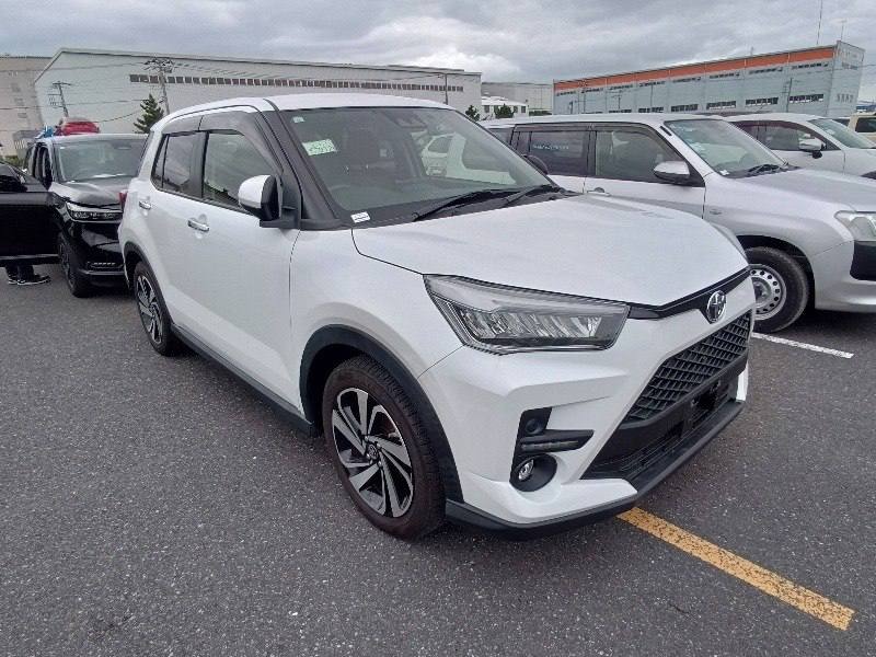 Toyota Raize Z 2023, наш лот, спереди 3/4