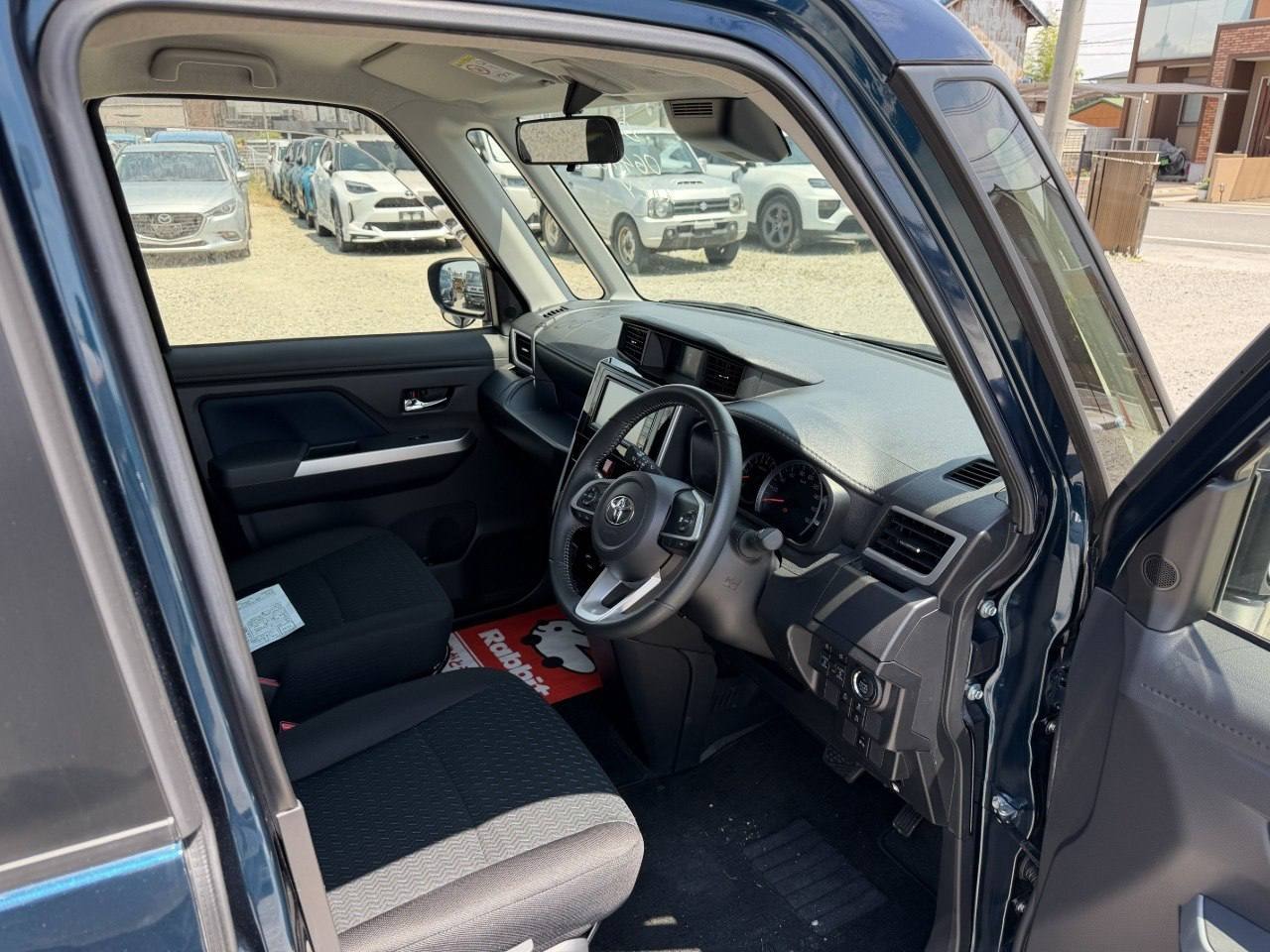 Toyota Roomy Custom G 2022, лот, водительское место