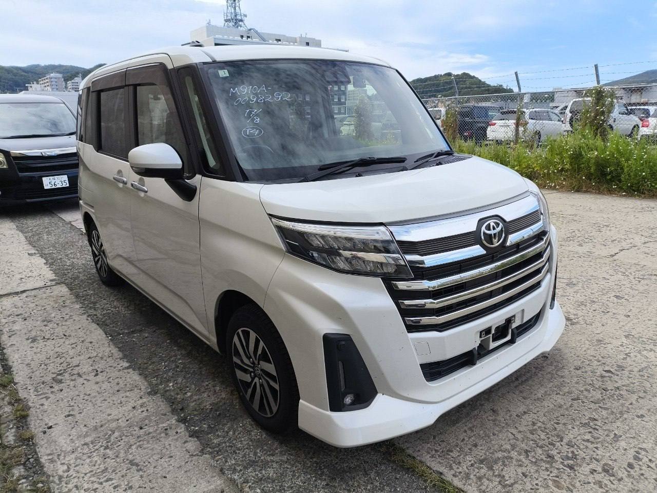 Toyota Roomy Custom G 4WD 2021, лот, спереди 3/4