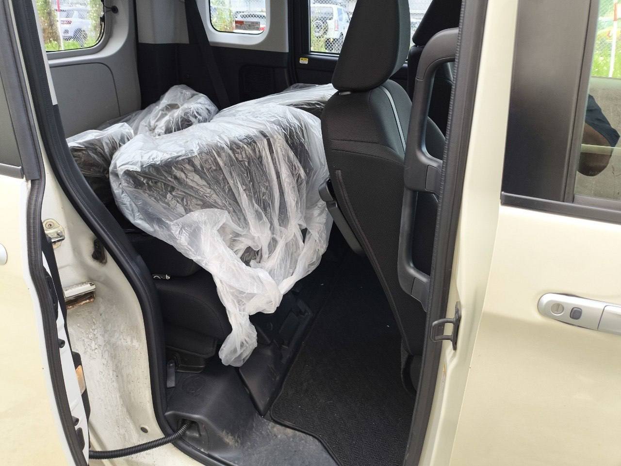 Toyota Roomy Custom G 4WD 2021, лот, салон