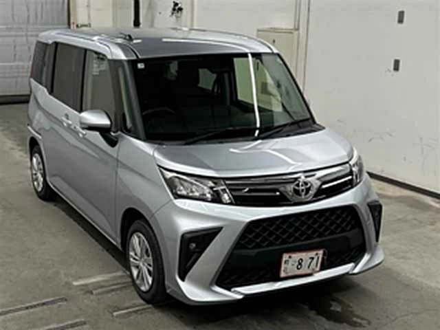 Toyota Roomy в обычной внешности: узкая решётка и более спокойный перед
