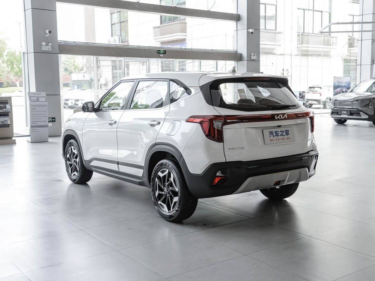Kia Seltos 2026, новый лот из Китая (4/6)