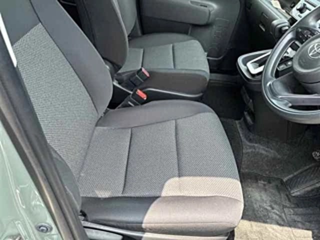 Toyota Sienta G 2023, лот, переднее кресло