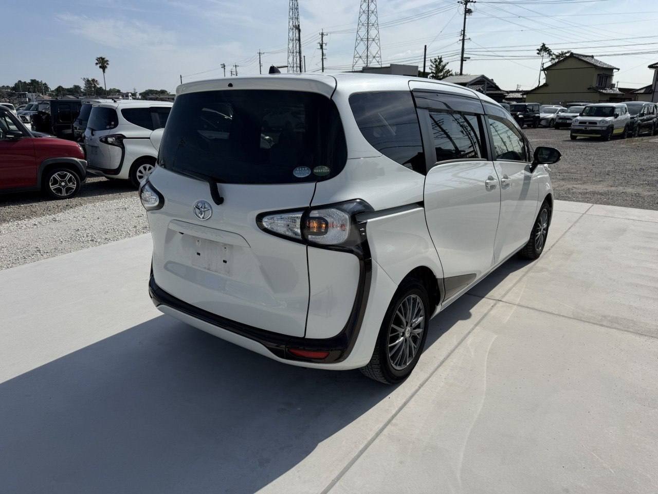 Toyota Sienta X 2016, лот, вид сзади (3/7)